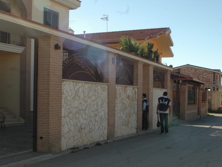 Blitz della Dia, sequestri e confische ai danni di esponenti del clan dei casalesi GUARDA LE FOTO
