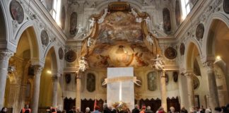 Fioriere impediscono accesso a disabili davanti Duomo di Napoli, scatta la denuncia