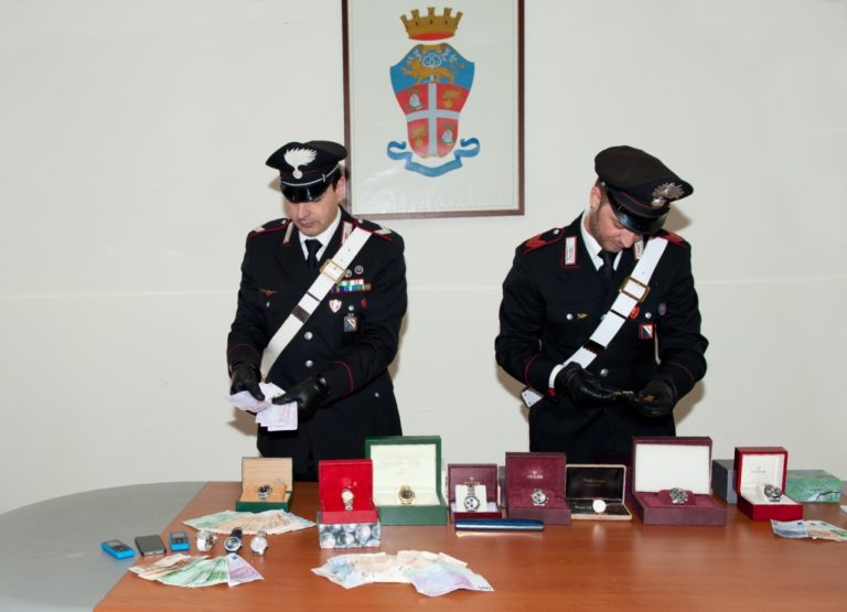 Sgominata la banda del Rolex, cinque arresti a Napoli NOMI E FOTO