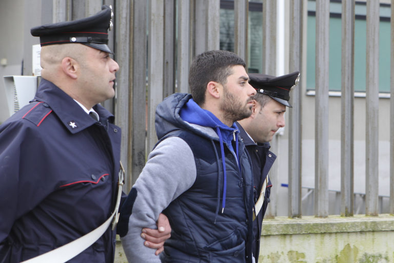 Gadget della camorra a commercianti e imprenditori, 6 arresti FOTO