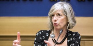 Ministro Giannini a Napoli: “Sottosegretari indagati? No alle dimissioni”