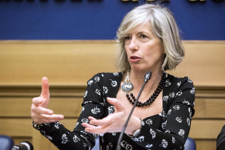 Ministro Giannini a Napoli: “Sottosegretari indagati? No alle dimissioni”