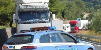 Napoli, da mesi senza stipendio: protesta su container. Operai Si-Cobas bloccano la Turi Trasport