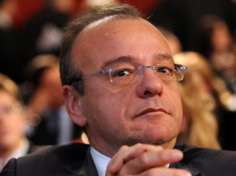 Rotondi presenta il suo “governo ombra”, tra i ministri il sindaco di Salerno De Luca