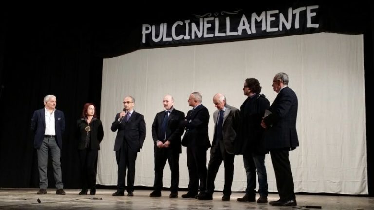 Sant’Arpino: Pulcinellamente, Baudo assente per problemi di salute interviene telefonicamente: il teatro è vita FOTO
