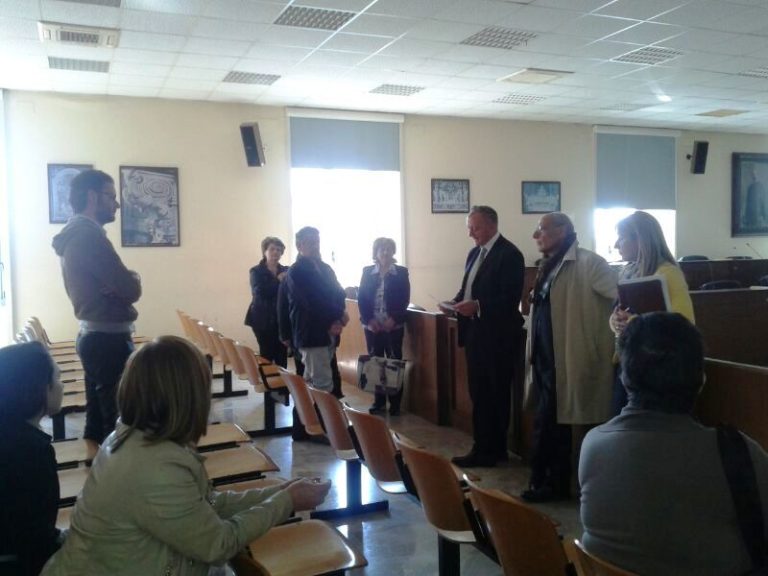 Aversa: Sagliocco riporta in auge l’assistenzialismo, delibere di giunta per sussidi straordinari ai poveri