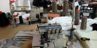 Sfruttamento e lavoro nero, scoperti due opifici clandestini nel napoletano: denunciati i titolari VIDEO