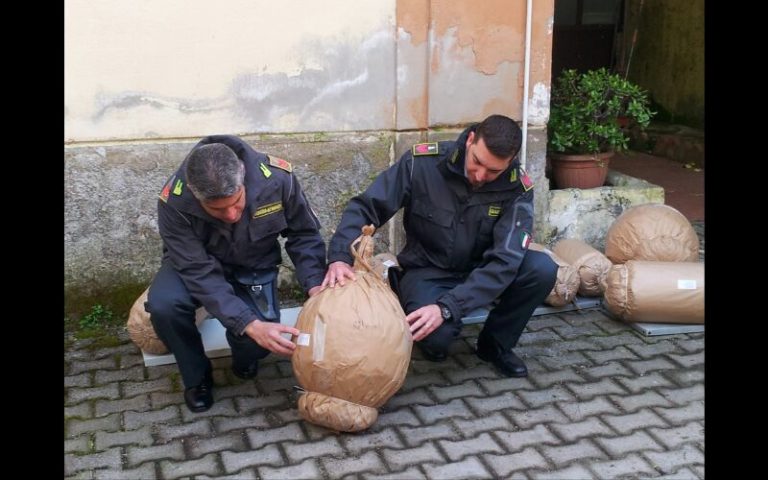 Fuochi d’artificio pericolosi, scattano sequestri tra Bellona e Vitulaizo: 5 denunciati