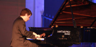 “Il filo ritrovato”, il piano di Cédric Pescia fa sognare San Leucio