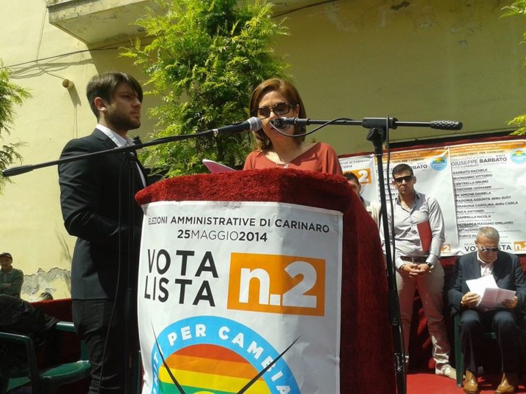 Carinaro: “Uniti per cambiare”, Daniela De Simone: “Scendete dal piedistallo!”
