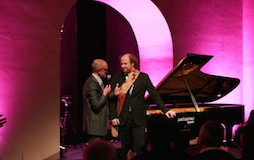 Il filo ritrovato, Kern incanta il pubblico