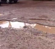 Aversa: voragini nel parcheggio del Parco Pozzi, sicurezza all’anno zero VIDEO