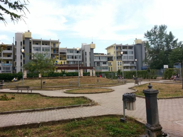 Aversa, il Pd denuncia: erba bruciata e fili elettrici scoperti nel parco Balsamo
