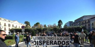 Cosparse di benzina 2 colleghi durante protesta a Caserta, scarcerato operaio del Cub