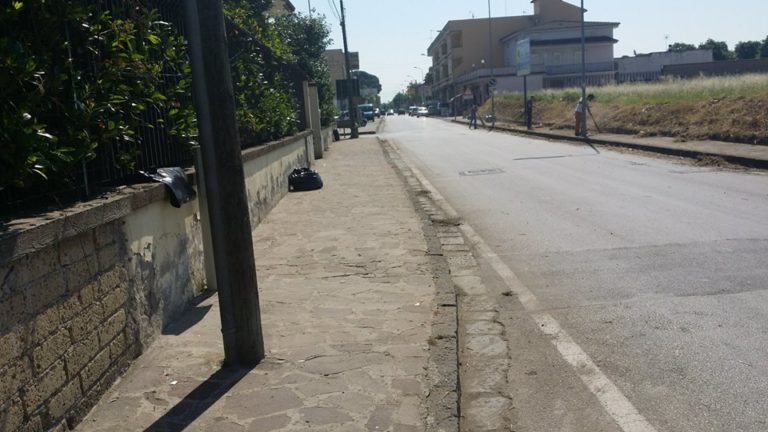Casapesenna, Intelligenza stoppa le polemica: volontari al fianco di Lsu per pulizia strade, tutto a costo 0″