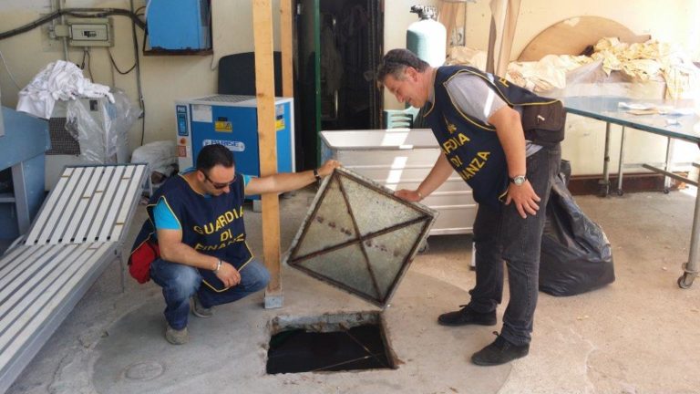 Scarichi abusivi e lavoro nero, sequestrata lavanderia industriale tra Caserta e San Nicola la strada
