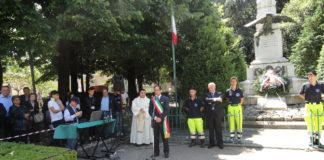 Santa Maria a Vico: “Interrogazione erogazione idrica”, manifesto del sindaco Pirozzi fa ridere tutti. Il web si scatena FOTO