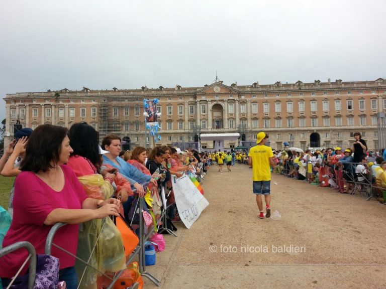 Papa Francesco a Caserta: pellegrini già in piazza FOTOGALLERY