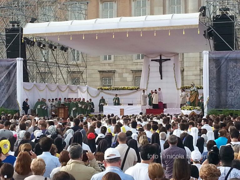 Il Papa al clero di Caserta: state vicino alla gente e sarete buoni preti