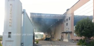 Incendio in zona Asi a Teverola-Carinaro, in fiamme deposito di proprietà della famiglia Cosentino FOTO