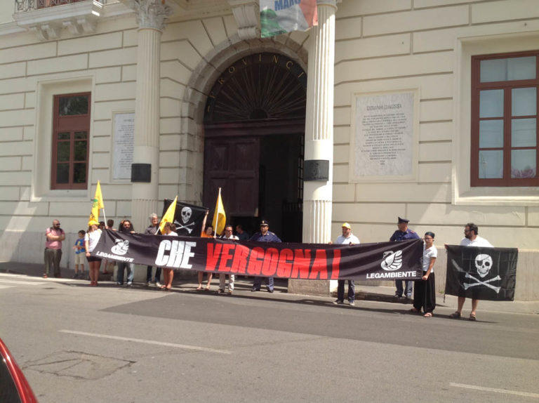 Grande progetto contro l’erosione costiera, Salerno ottiene la bandiera nera di Legambiente