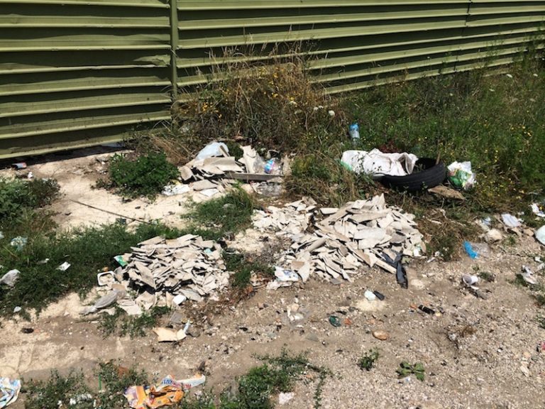Caserta: Eternit, rifiuti e beni pubblici abbandonati. Scatta la protesta a Tuoro