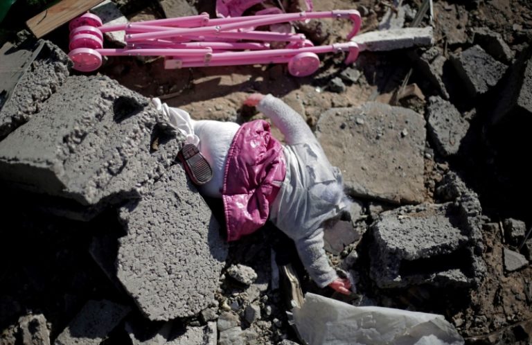 Wafa: “Almeno 9 morti in raid notturni israeliani su Gaza, uccisi 3 bambini e una donna”