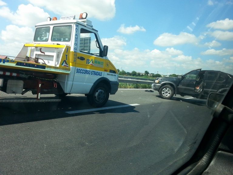 Schianto sulla Nola – Villa Literno, Tir contro  Suv: traffico in tilt LA FOTO