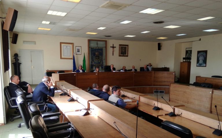 Aversa: alla maggioranza non interessa il parere della città sulla Maddalena, solo 4 presenti in assise