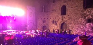 Settembre al Borgo: quelle facce di bronzo di Zinzi e Areni, 2400 paganti e 1900 biglietti omaggio