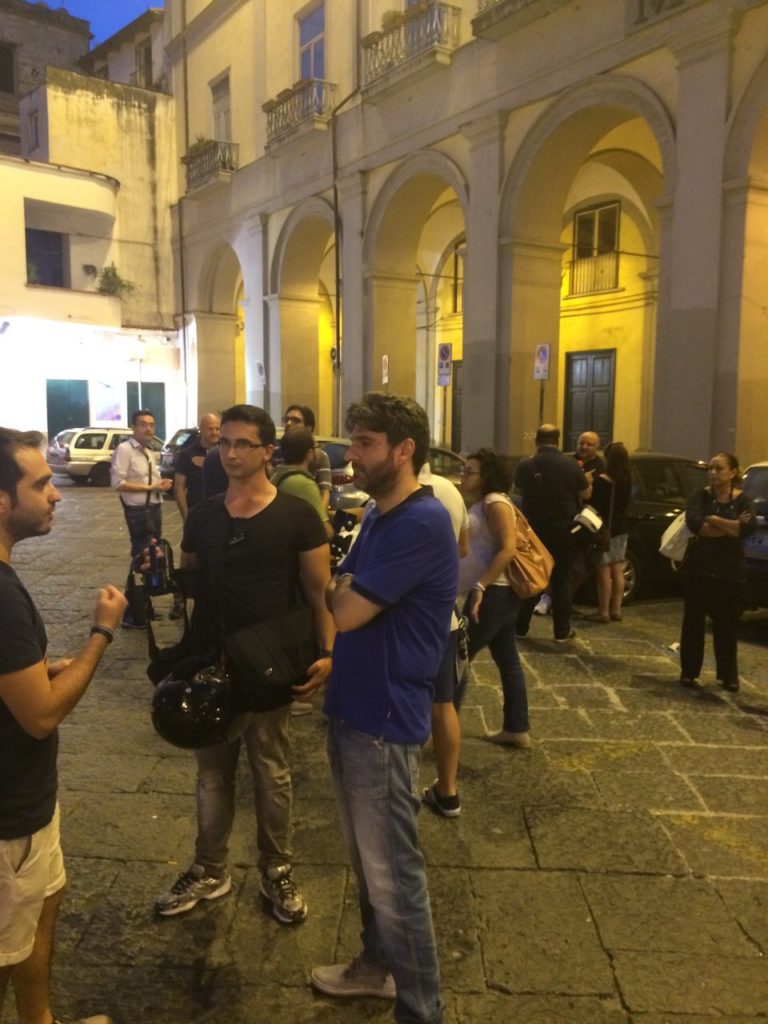 Aversa: Giovane ferita in via Seggio, in pochi al sit-in di solidarietà