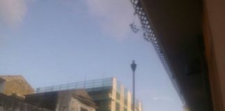 Aversa: lampioni guasti in via Costantinopoli, dopo le segnalazioni nessun intervento: ma per il numero verde è tutto ok