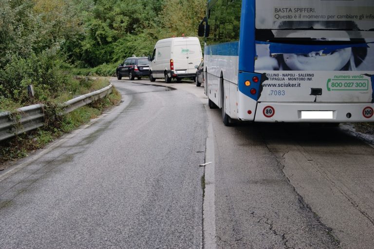 Tamponò bus dell’Air e scappò, denunciato operaio irpino