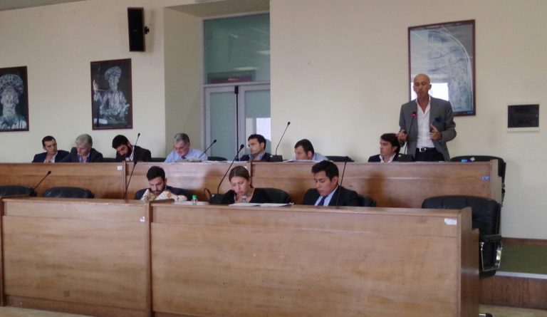 Aversa: maggioranza inchiodata alle poltrone, battaglia in assise per il bilancio