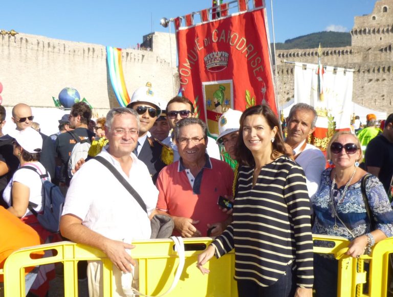 Capodrise, la presidente Boldrini a Crescente: «I sindaci della sua terra sono degli eroi»