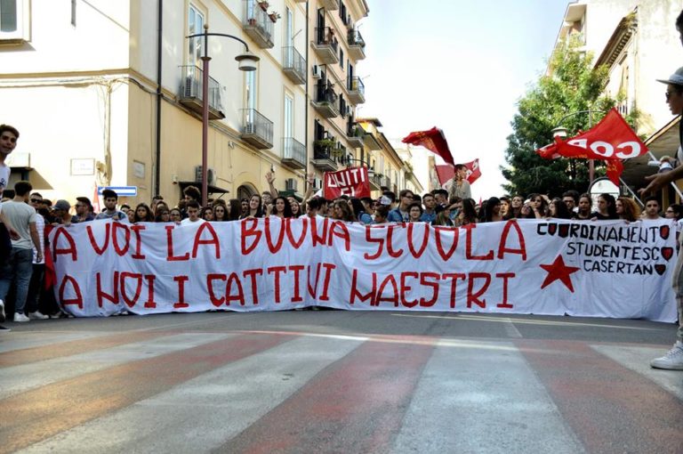 Caserta: 2000 studenti in corteo contro la buona scuola
