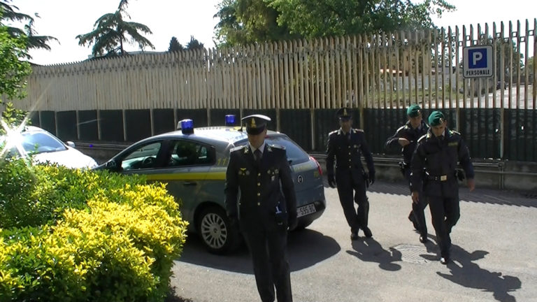 San Nicola la Strada: marchio Ce contraffatto, sequestrati 4500 articoli