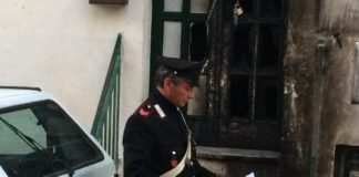 Paura a Solopaca: casa in fiamme, due anziani si rifugiano sul balcone. Salvati dai carabinieri