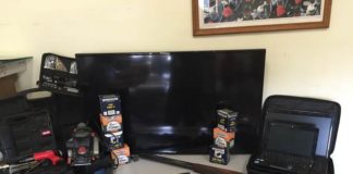 Santa Maria Capua Vetere: una katana e un fucile nascosti nel doppio fondo di un armadio, coppia in manette