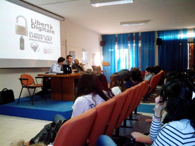 Caserta: successo per il Linux Day al Manzoni