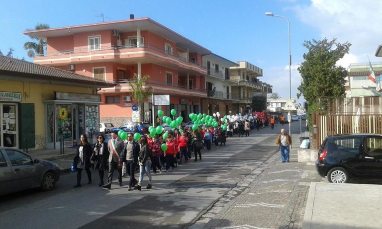 Casapesenna: amministrazione e studenti in piazza per la giornata del 4 novembre