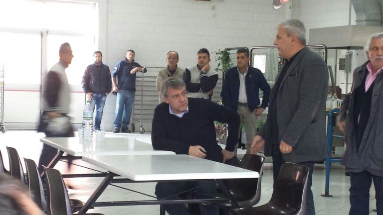 Carinaro, Landini all’Indesit per lanciare lo sciopero del 21: “Da 20 anni manca politica industriale” FOTO E VIDEO