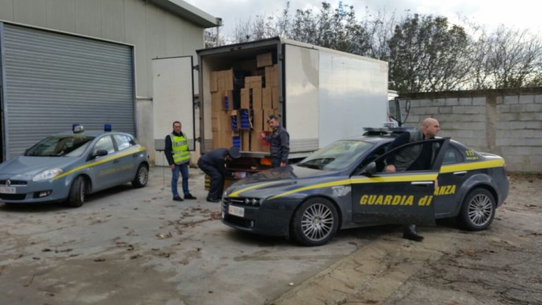 Aversa: contrabbando sigarette, salta affare da 450mila euro. Un arresto