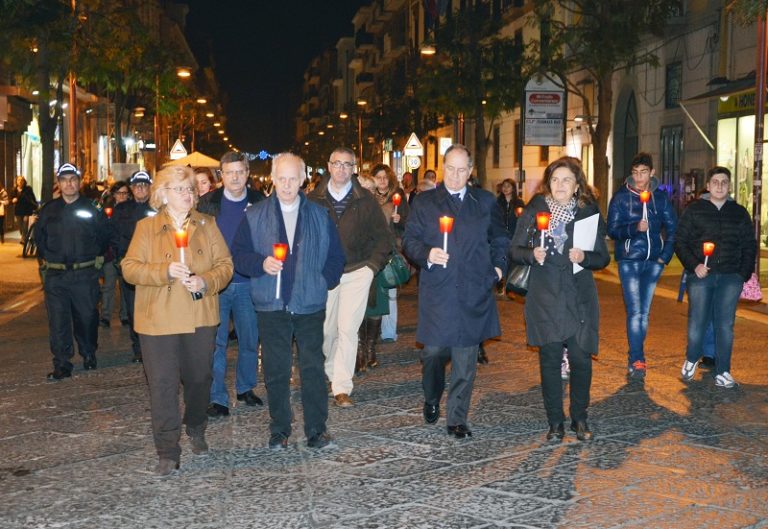 No alla violenza sulle donne, fiaccolata a Caserta con Zinzi e D’Ambrosio