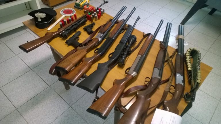 Era a caccia con altre tre persone, ferito da pallettoni:  denunciati per bracconaggio in Irpinia
