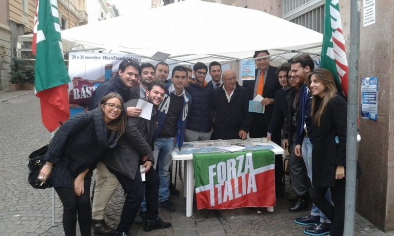 Salerno: De Luca revoca autorizzazione al No Tax Day, Forza Italia: poi chiede i voti alla destra