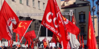 20mila in corteo con la Fiom a Napoli, Landini attacca il premier: delirio di onnipotenza di Renzi