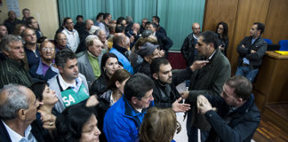 Salasso Tari a Sant’Antimo: il consiglio comunale straordinario non placa proteste, firme per mandare a casa sindaco FOTO