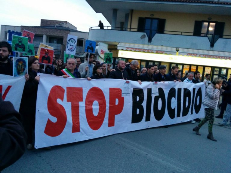 Casal di Principe: marcia “Stop biocidio”, delegazioni dal Messico e Casale Monferrato FOTO