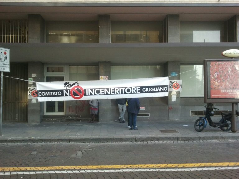 Giugliano: gara per l’inceneritore deserta, manifestazione all’assessorato regionale